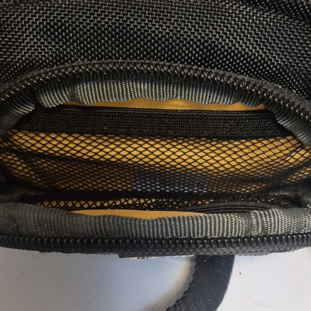 Case Logic Padded Camera Bag Shoulder Strap Compact DSLR Point & Shoot Black
